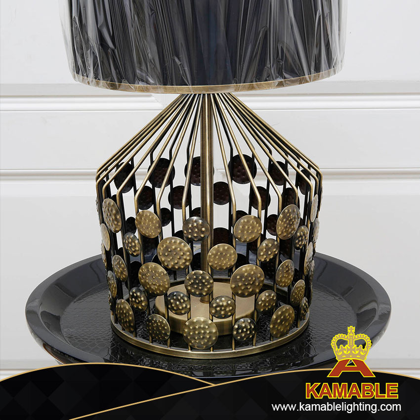 مصباح طاولة عرض من قماش الحديد الأسود البرونزي بنقاط دائرية خاصة (KA525-T)