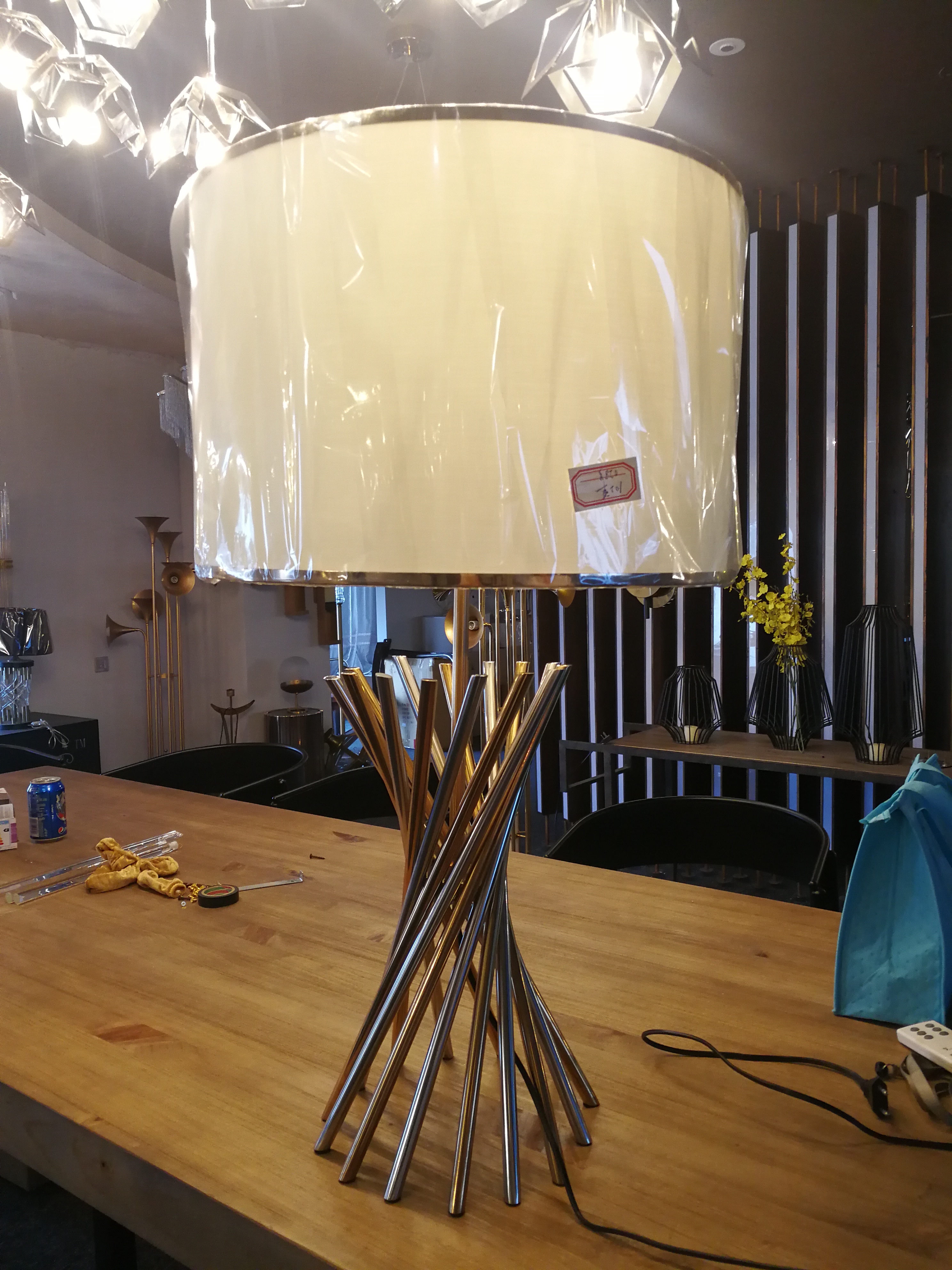 أبيض داخلي الفولاذ المقاوم للصدأ مصباح طاولة الإضاءة (KAMA003)